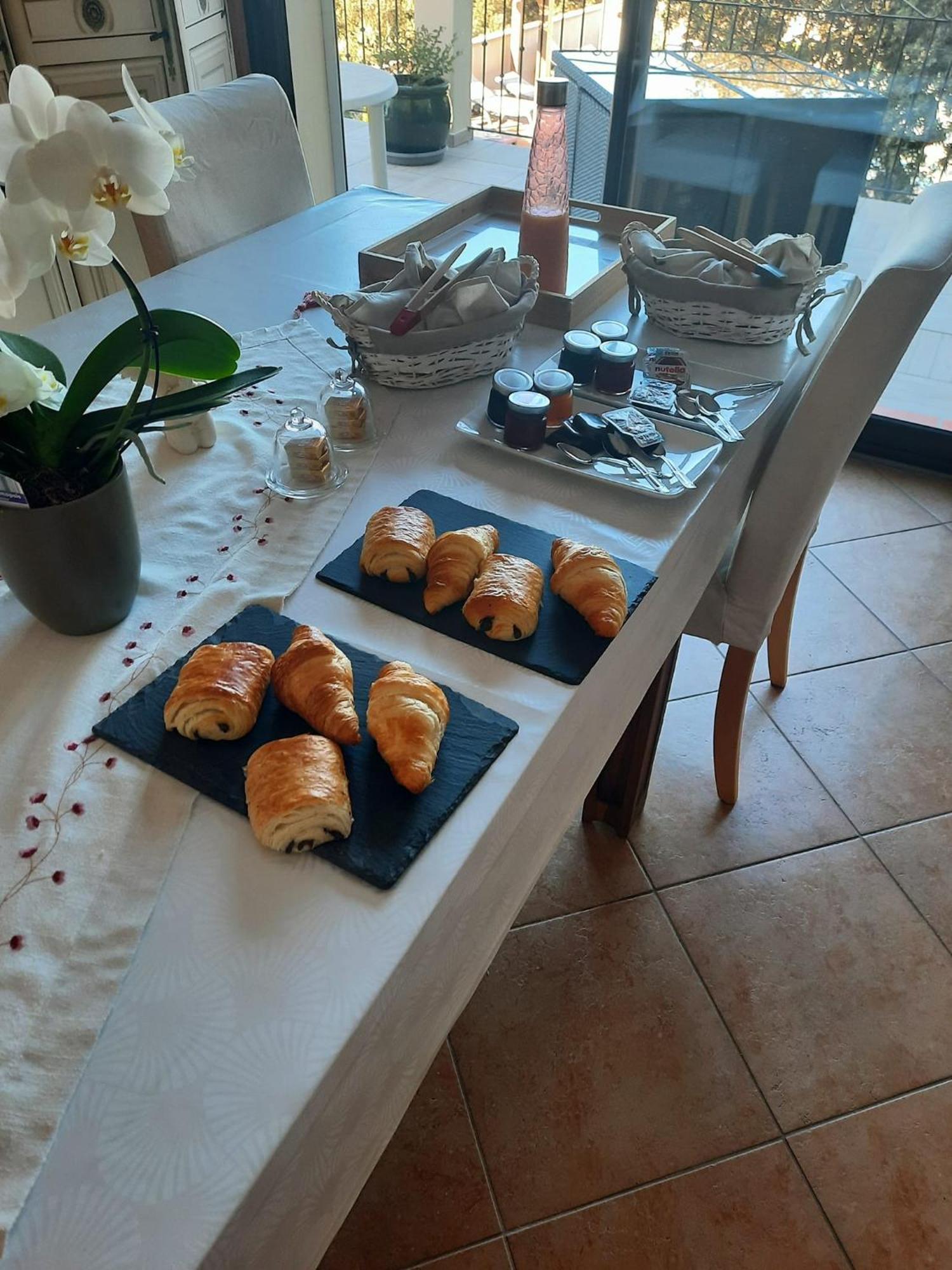 Villa Asunda B&B Spa & Sauna, Chambres D'Hotes Saint-Maximin Dış mekan fotoğraf
